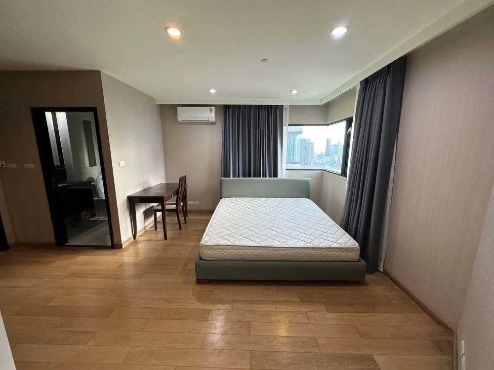 Sell for rent!! Sathorn Gardens Condo, a luxury condominium in the heart of the city. Elegant, stylish, hurry up to reserve!!