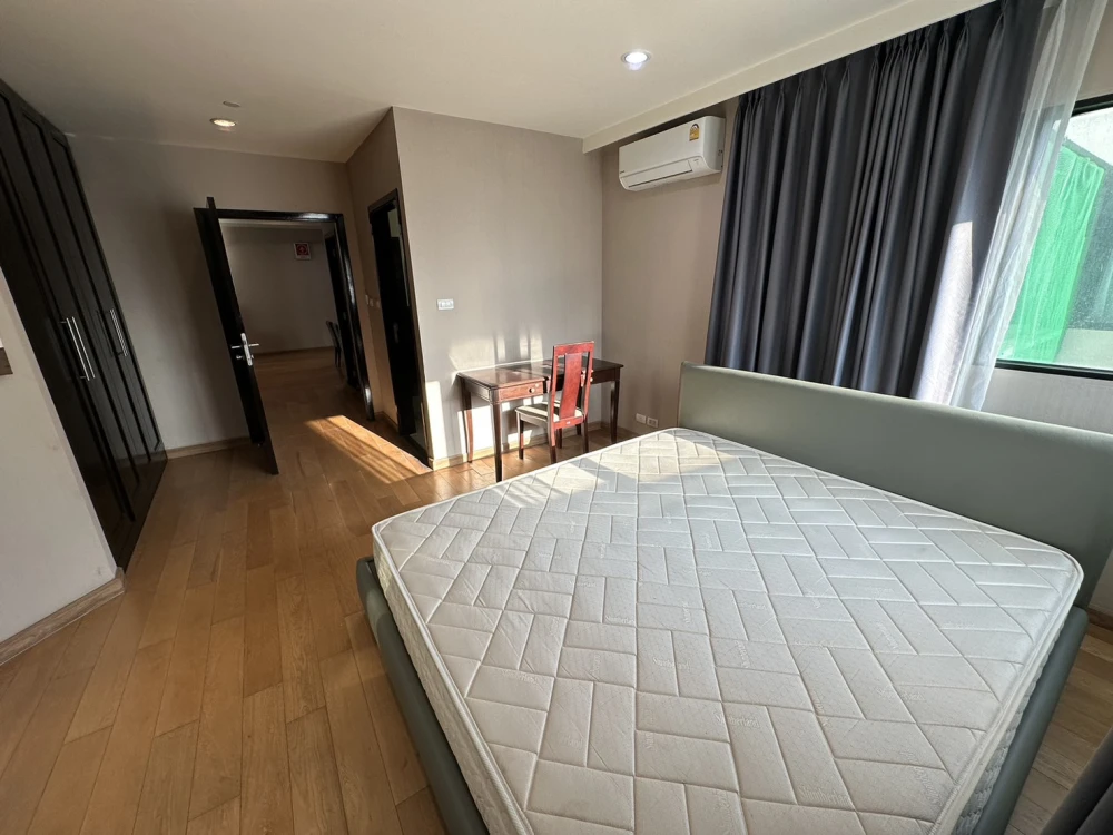 Sell for rent!! Sathorn Gardens Condo, a luxury condominium in the heart of the city. Elegant, stylish, hurry up to reserve!!