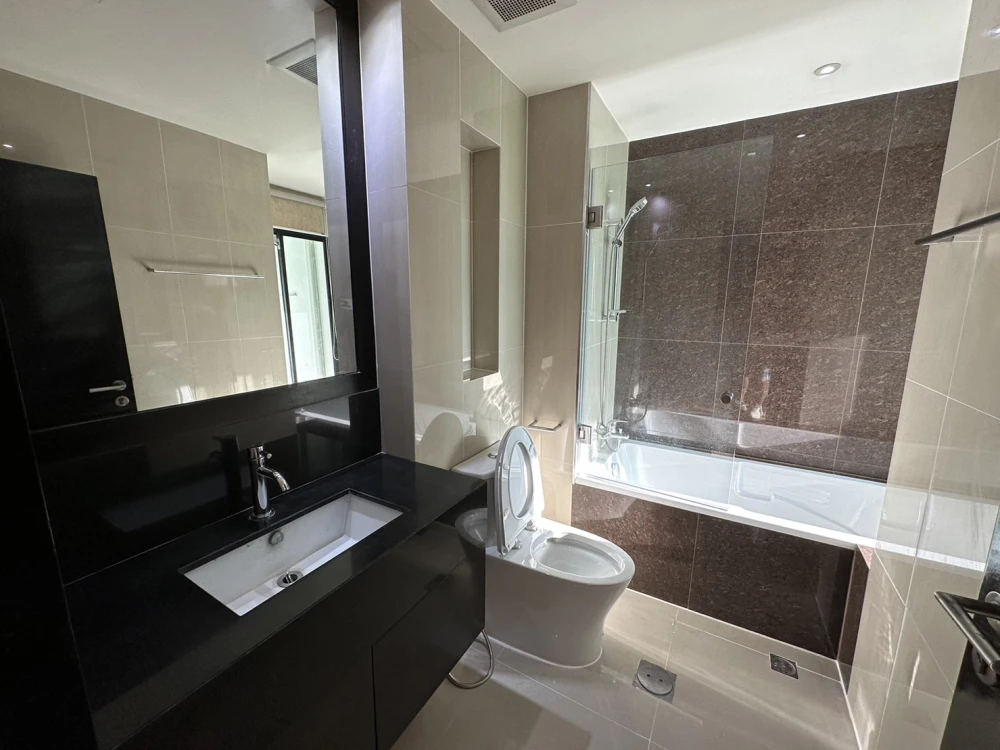 Sell for rent!! Sathorn Gardens Condo, a luxury condominium in the heart of the city. Elegant, stylish, hurry up to reserve!!