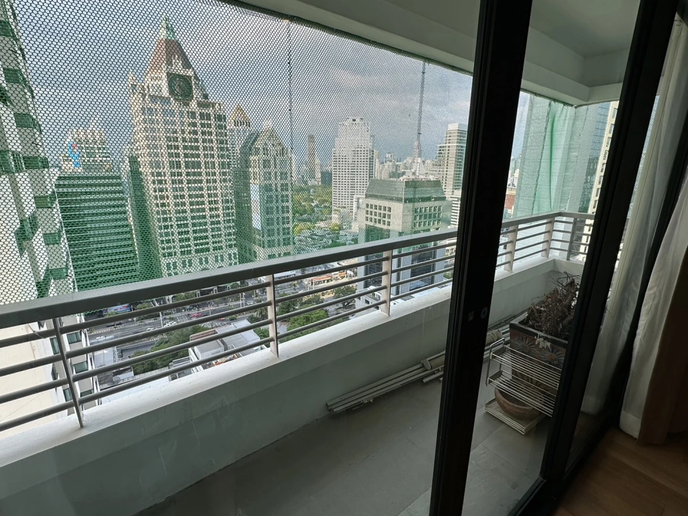 Sell for rent!! Sathorn Gardens Condo, a luxury condominium in the heart of the city. Elegant, stylish, hurry up to reserve!!