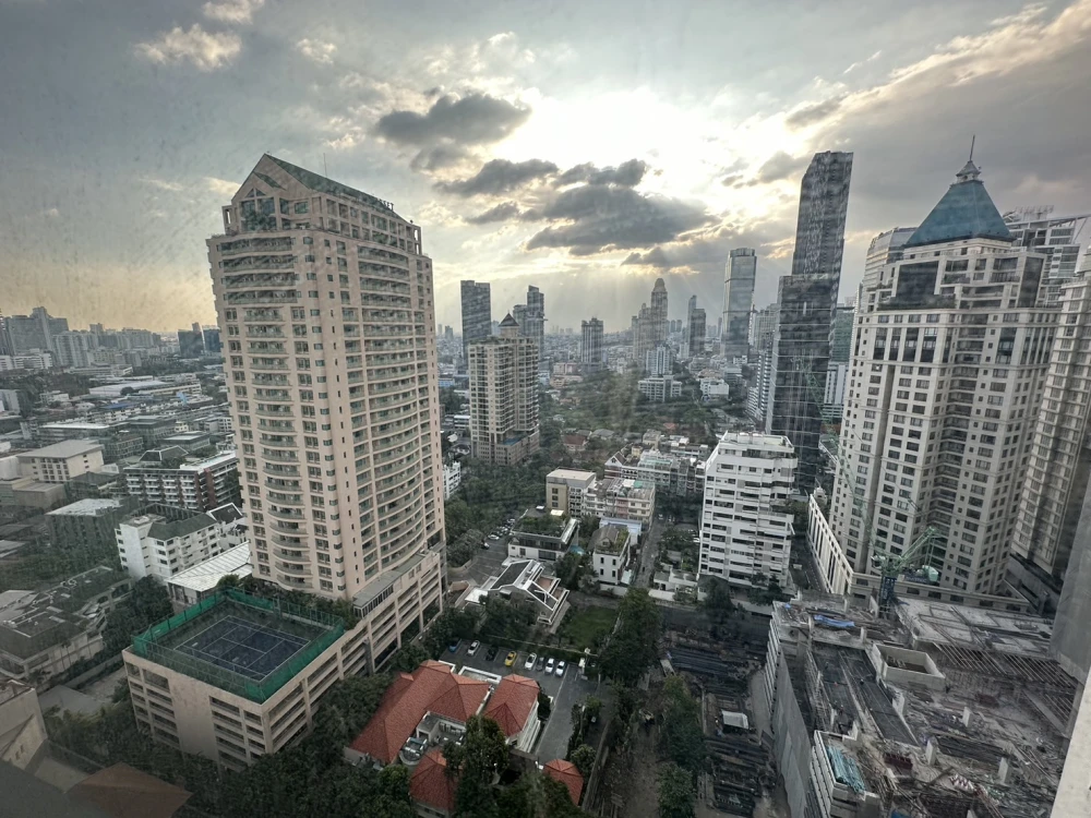 Sell for rent!! Sathorn Gardens Condo, a luxury condominium in the heart of the city. Elegant, stylish, hurry up to reserve!!