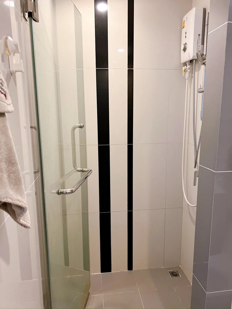 Condo for rent or sale, Artemis Sukhumvit 77, high floor, comfortable bed, comfortable sofa, just carry your bags and move in.