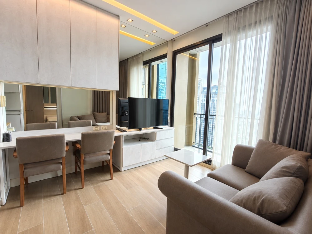 Condo for sale, rent, Equinox Phahon-Vipha, east side, open view, newly renovated room.