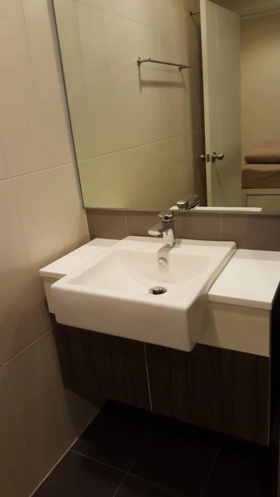 For sale, for rent!! Centric Ratchada-Huai Khwang Condo, 1st floor, fully furnished, convenient transportation, near the BTS, don't miss it!!