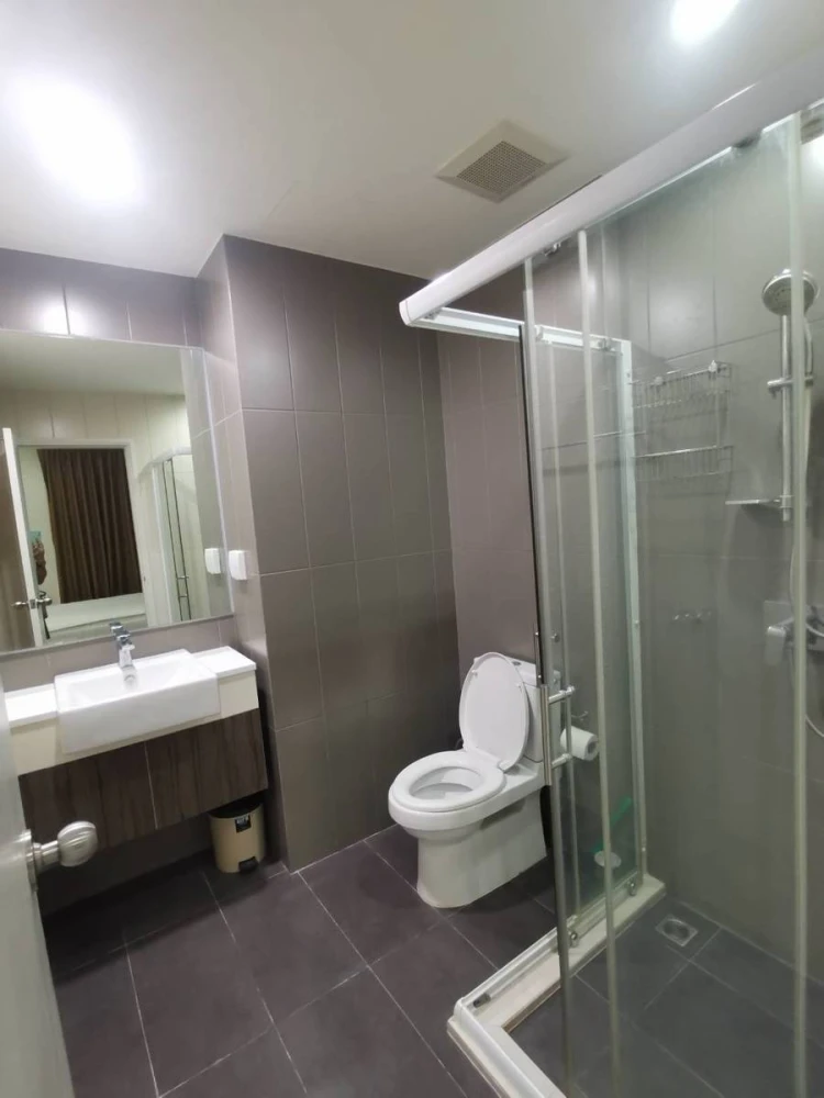 For sale, for rent!! Centric Ratchada-Huai Khwang Condo, 1st floor, fully furnished, convenient transportation, near the BTS, don't miss it!!