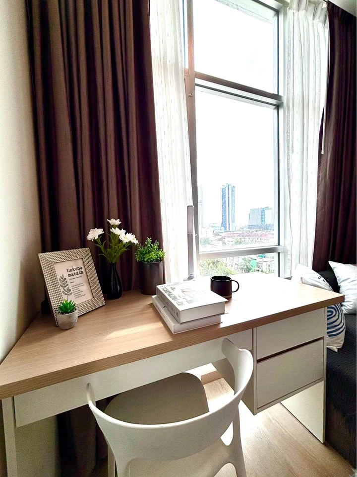 For sale or rent: Centric Sathorn-Saint Louis condo, 9th floor, city view, larger than standard size, comfortable living, beautifully decorated, clean