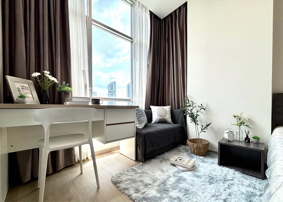 For sale or rent: Centric Sathorn-Saint Louis condo, 9th floor, city view, larger than standard size, comfortable living, beautifully decorated, clean