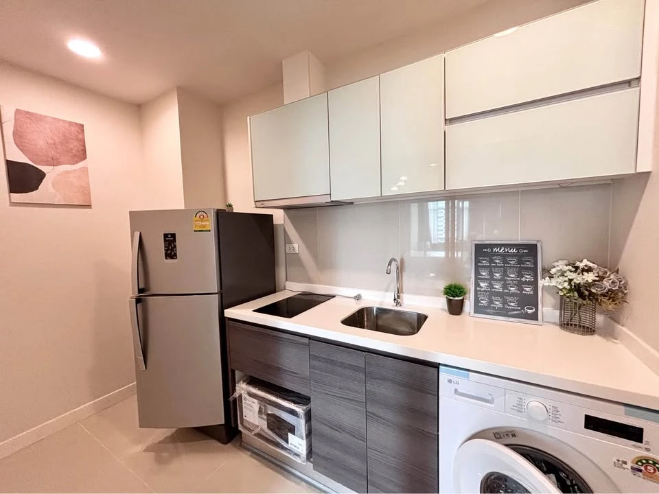For sale or rent: Centric Sathorn-Saint Louis condo, 9th floor, city view, larger than standard size, comfortable living, beautifully decorated, clean
