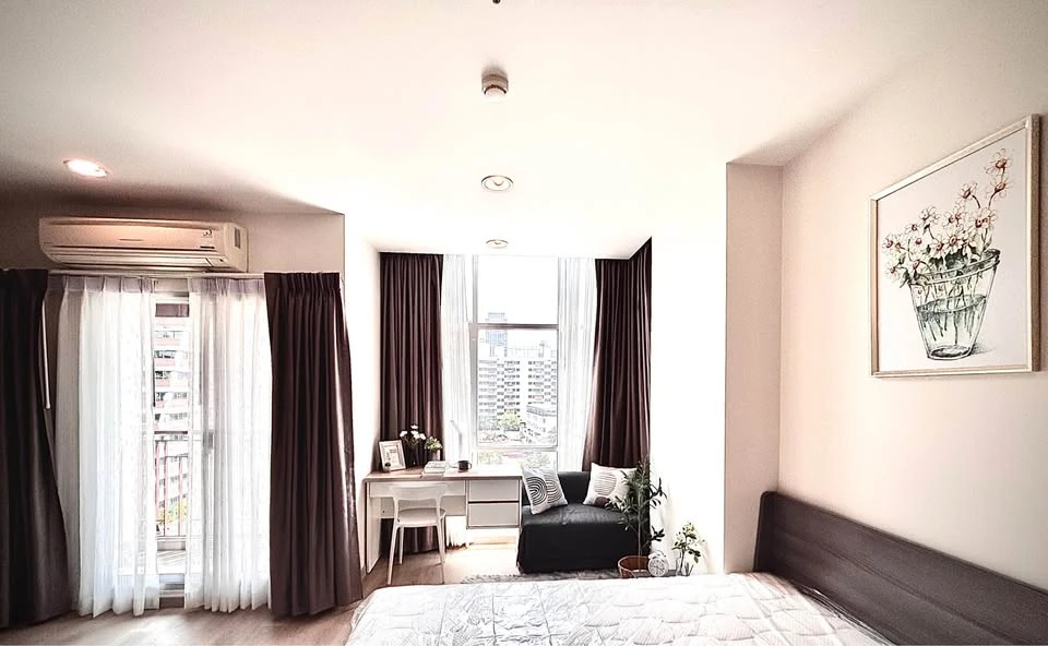 For sale or rent: Centric Sathorn-Saint Louis condo, 9th floor, city view, larger than standard size, comfortable living, beautifully decorated, clean