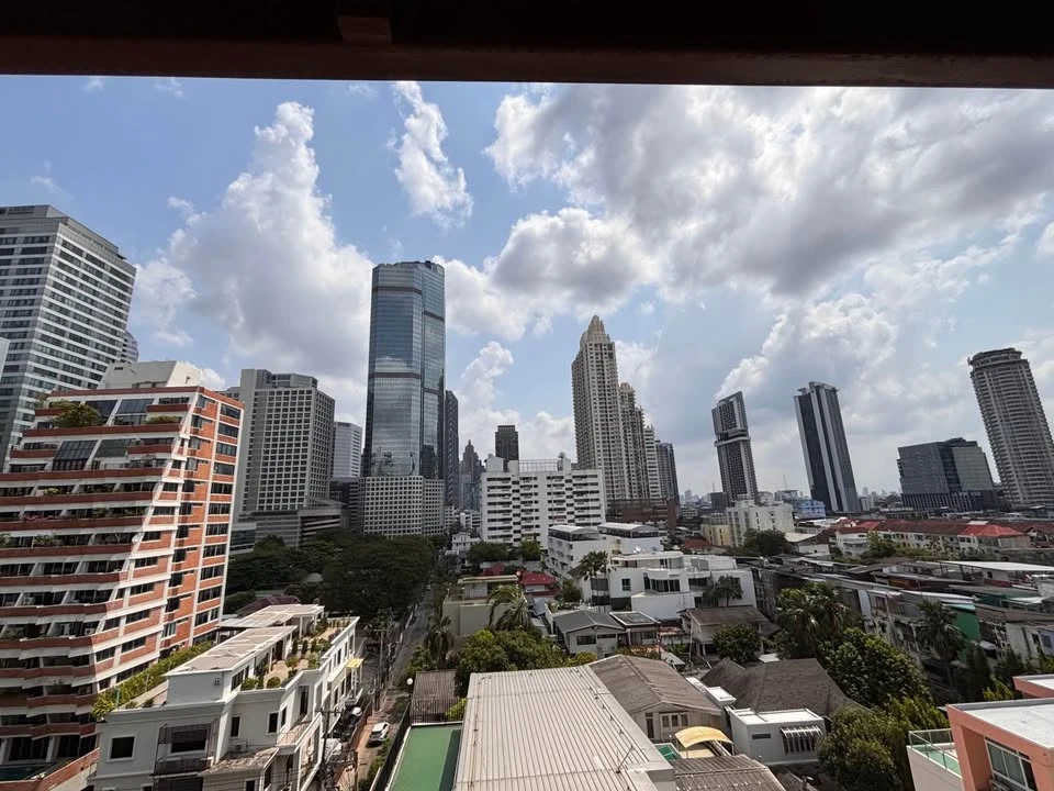 For sale or rent: Centric Sathorn-Saint Louis condo, 9th floor, city view, larger than standard size, comfortable living, beautifully decorated, clean