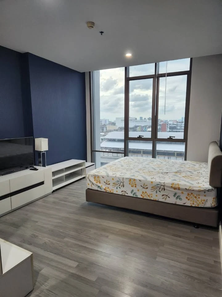 Condo for sale, rent, The Room, BTS Wongwian Yai, fully furnished, plus a cute price, don't miss it!! Hurry up to reserve now!