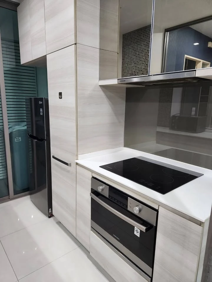 Condo for sale, rent, The Room, BTS Wongwian Yai, fully furnished, plus a cute price, don't miss it!! Hurry up to reserve now!