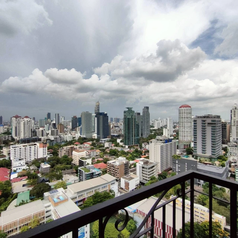 For rent or sale!! The Crest Sukhumvit 34 condo, good location, ready to move in right away, book now!!