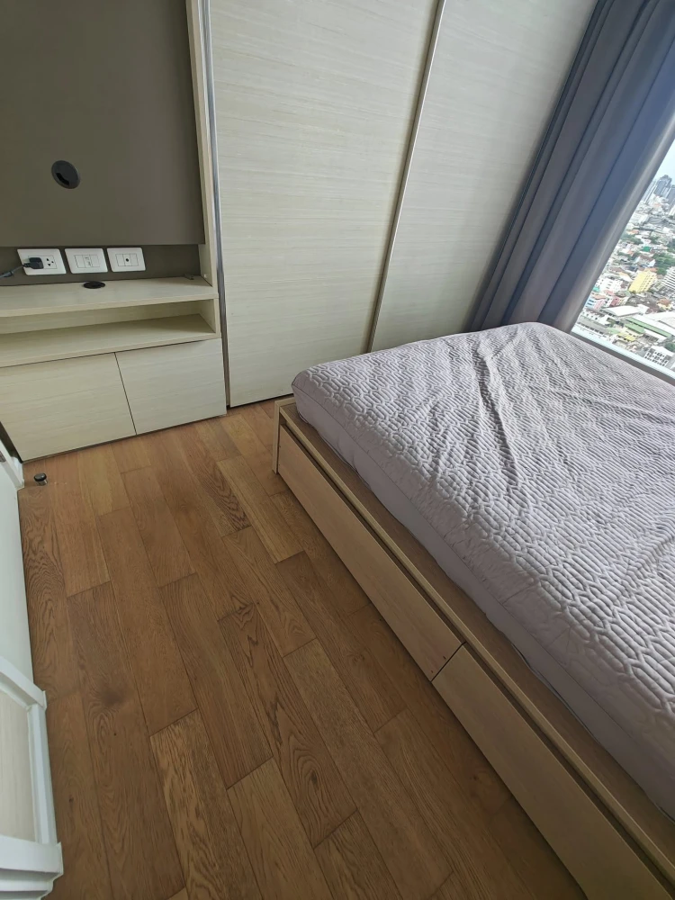 For sale, for rent!! Condo The Saint Residences, 32nd floor, Building C, convenient transportation, good price, hurry and book now!!