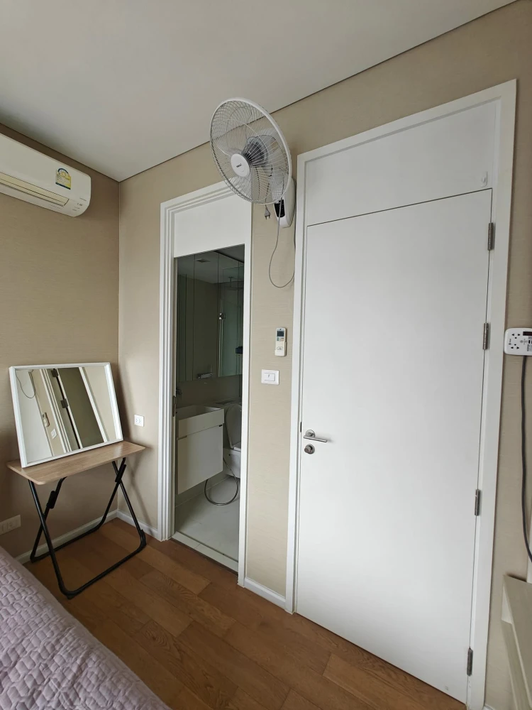 For sale, for rent!! Condo The Saint Residences, 32nd floor, Building C, convenient transportation, good price, hurry and book now!!