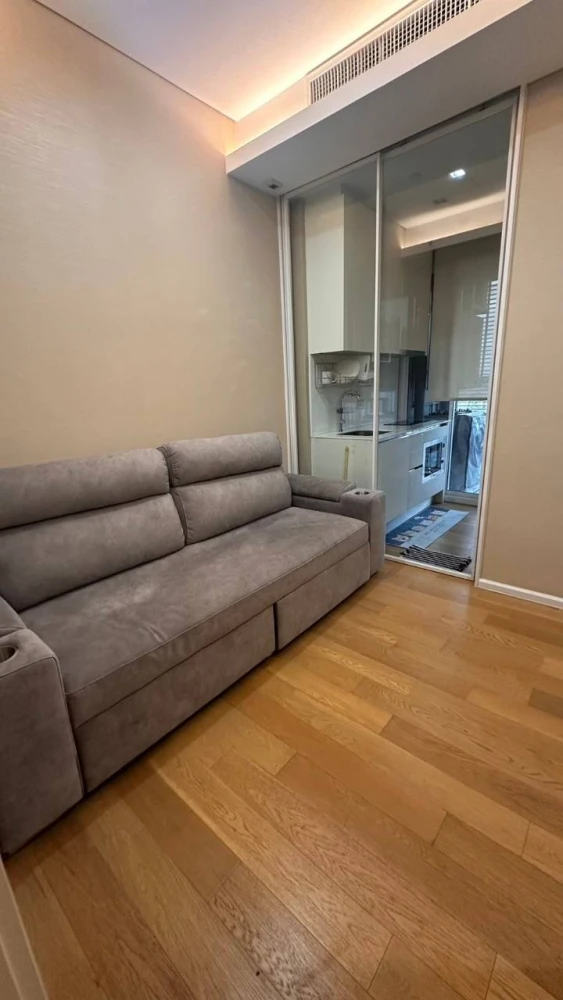 For sale, for rent!! Condo The Saint Residences, 32nd floor, Building C, convenient transportation, good price, hurry and book now!!