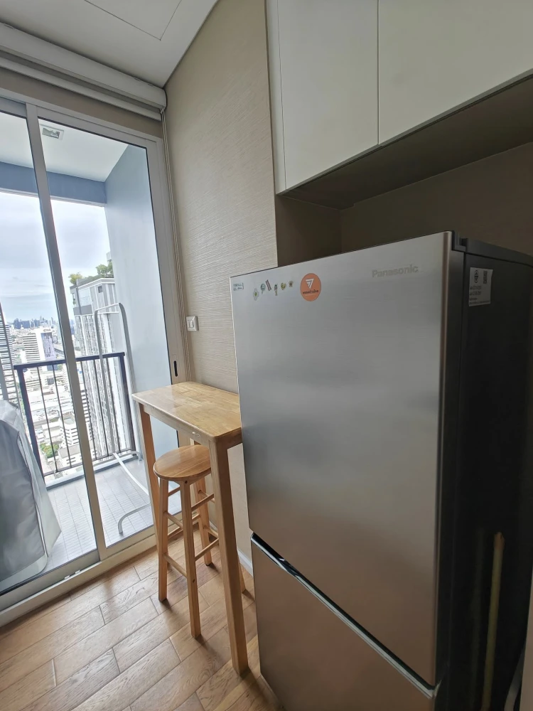 For sale, for rent!! Condo The Saint Residences, 32nd floor, Building C, convenient transportation, good price, hurry and book now!!