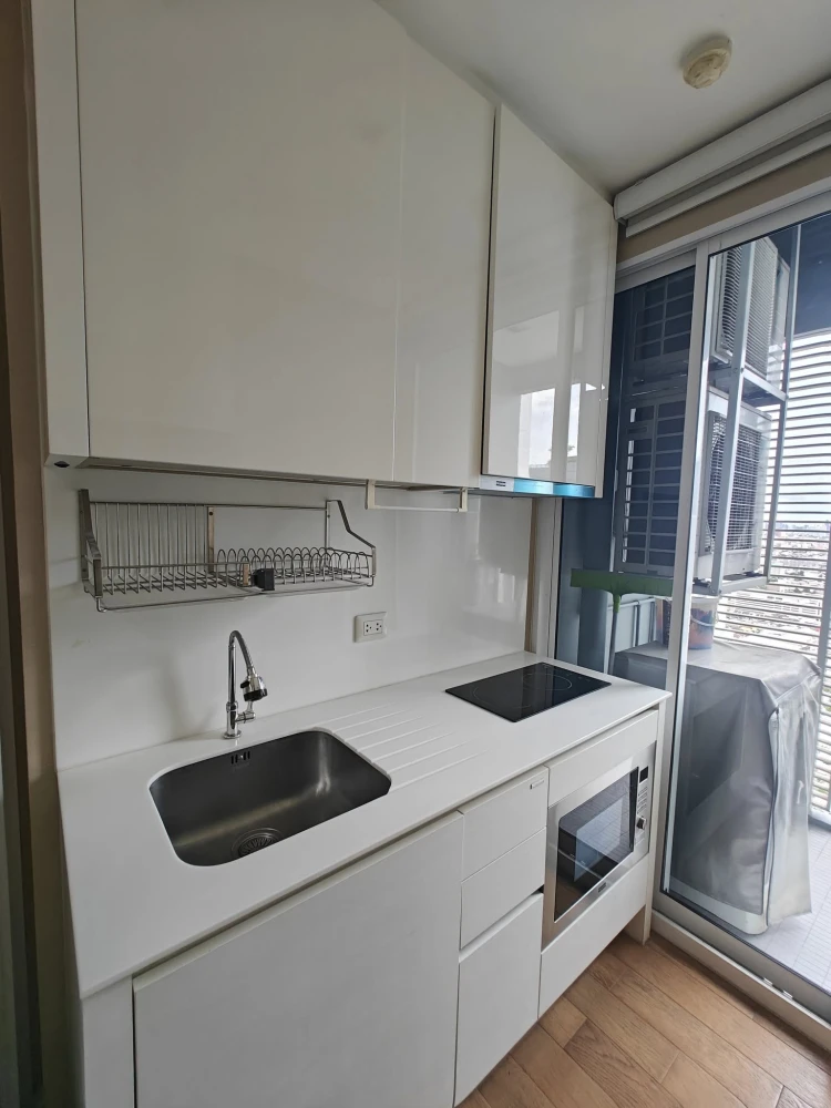 For sale, for rent!! Condo The Saint Residences, 32nd floor, Building C, convenient transportation, good price, hurry and book now!!
