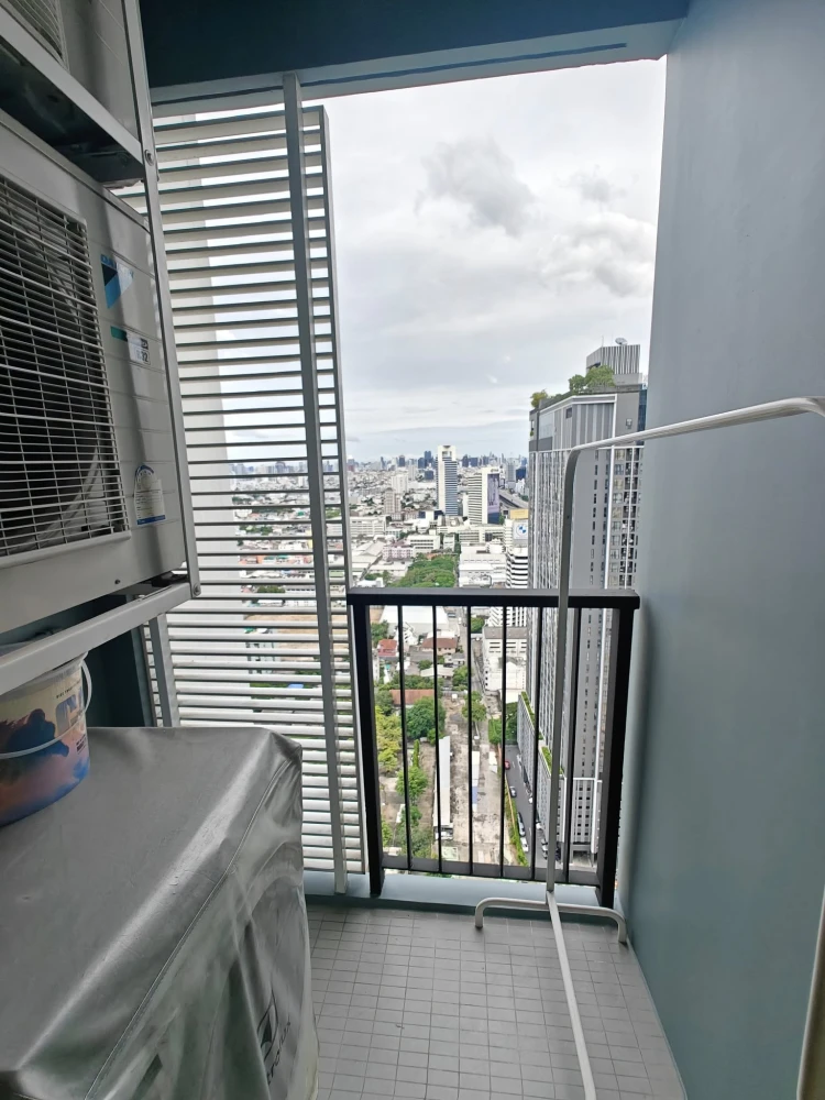 For sale, for rent!! Condo The Saint Residences, 32nd floor, Building C, convenient transportation, good price, hurry and book now!!