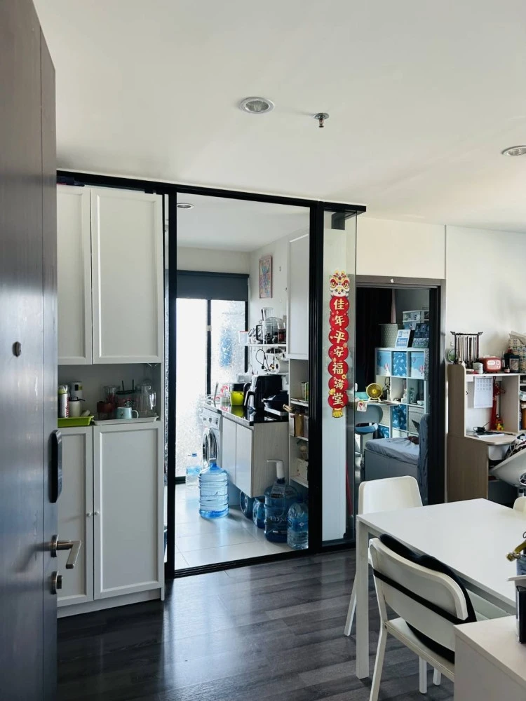 For sale or rent!! Condo The Base Park East, 35th floor, beautiful room, fully furnished, ready to move in. Reserve now!!