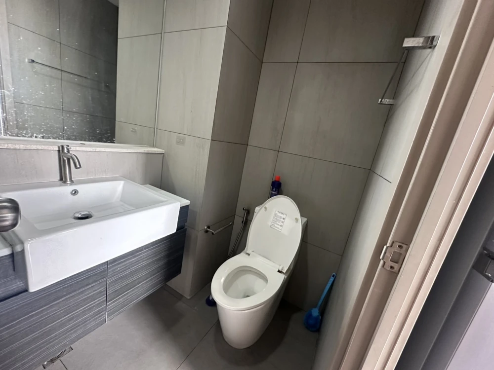 For sale, for rent!! Condo The Politan Rive, 46th floor, beautiful room, fully furnished, ready to move in, hurry to book now!!