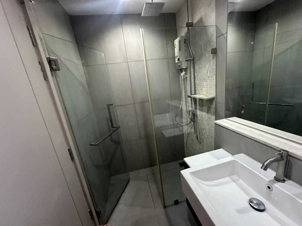 For sale, for rent!! Condo The Politan Rive, 46th floor, beautiful room, fully furnished, ready to move in, hurry to book now!!