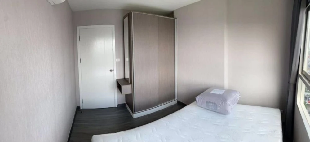 For sale, for rent!! Condo The Trust @ BTS Erawan, 20th floor, river view, fully furnished, just bring your bags and move in. Don't miss out!!