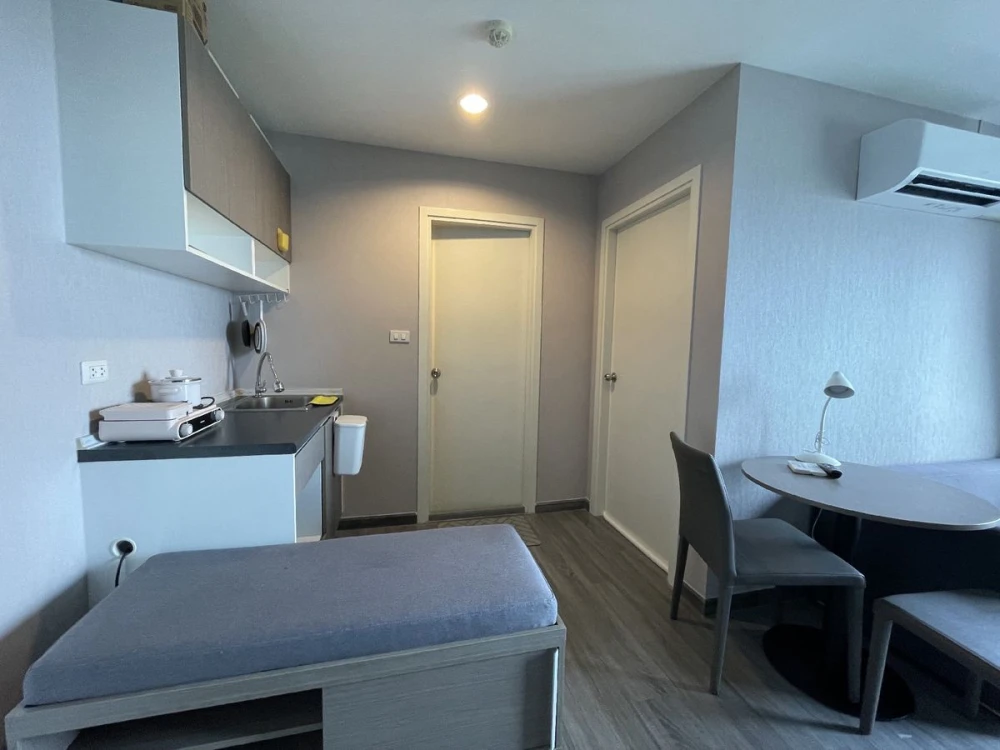 For sale, for rent!! Condo The Trust @ BTS Erawan, 20th floor, river view, fully furnished, just bring your bags and move in. Don't miss out!!