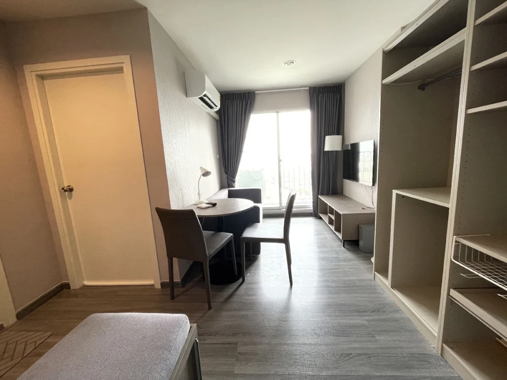 For sale, for rent!! Condo The Trust @ BTS Erawan, 20th floor, river view, fully furnished, just bring your bags and move in. Don't miss out!!
