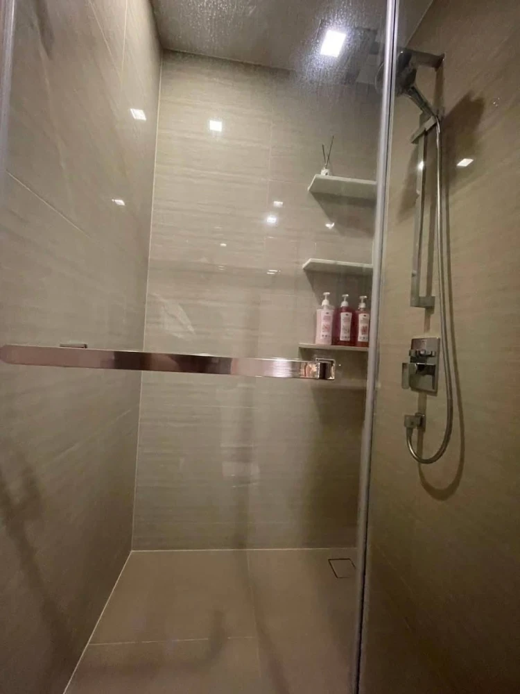 For sale, for rent, condo The Line Asoke Ratchada, high floor, spacious room, partitioned, with furniture + electrical appliances, hurry and book now.