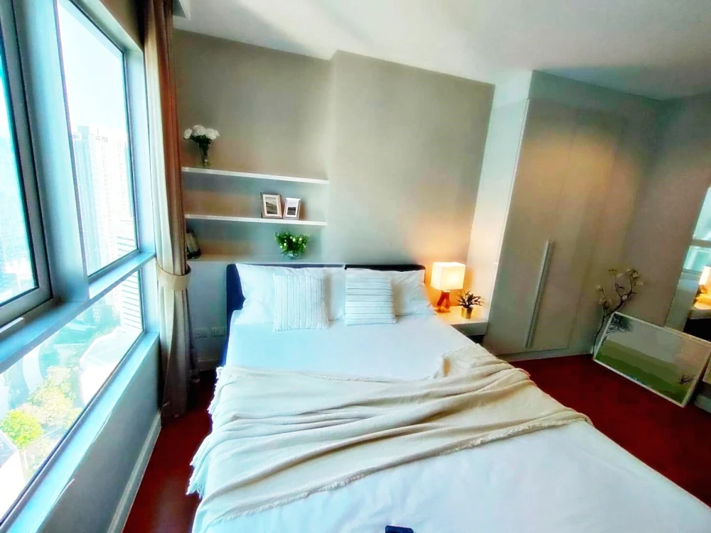 For sale or rent!! Belle Grand Rama 9 Condo, 35th floor, Building A1, beautiful unit, fully furnished, ready to move in. Reserve now!!
