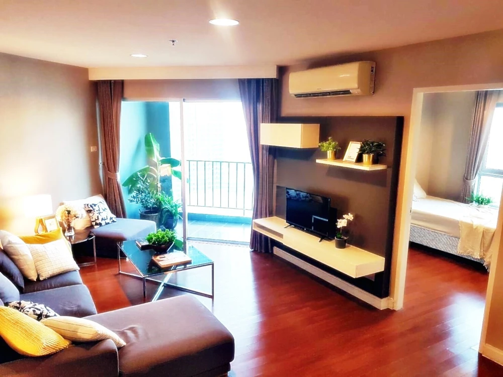 For sale or rent!! Belle Grand Rama 9 Condo, 35th floor, Building A1, beautiful unit, fully furnished, ready to move in. Reserve now!!