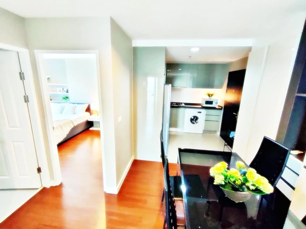 For sale or rent!! Belle Grand Rama 9 Condo, 35th floor, Building A1, beautiful unit, fully furnished, ready to move in. Reserve now!!