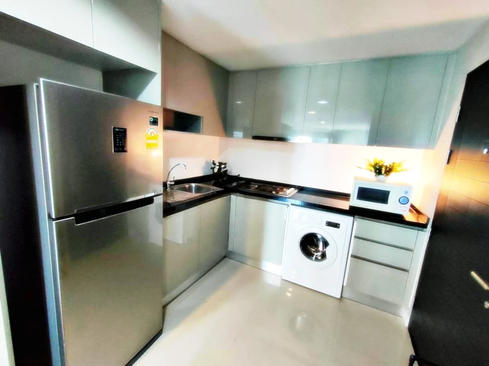 For sale or rent!! Belle Grand Rama 9 Condo, 35th floor, Building A1, beautiful unit, fully furnished, ready to move in. Reserve now!!