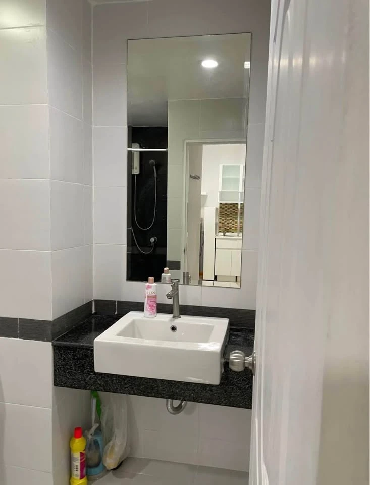 Condo for sale or rent, A Space Asoke-Ratchada, spacious swimming pool room with usable space with the best price, book now