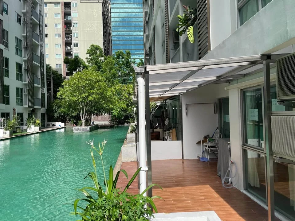 Condo for sale or rent, A Space Asoke-Ratchada, spacious swimming pool room with usable space with the best price, book now