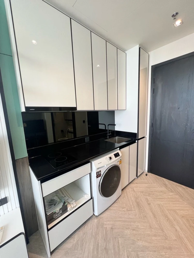 For sale, for rent!! Condo Chapter Charoen Nakhon-Riverside, studio room, 28th floor, fully furnished, great location, don't miss it!!