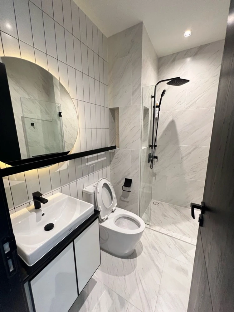 For sale, for rent!! Condo Chapter Charoen Nakhon-Riverside, studio room, 28th floor, fully furnished, great location, don't miss it!!