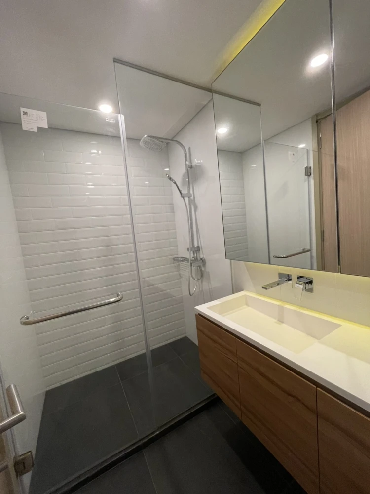 For sale, for rent, Condo Landmark at MRT Station, nice room, good usable space, you must hurry to reserve.