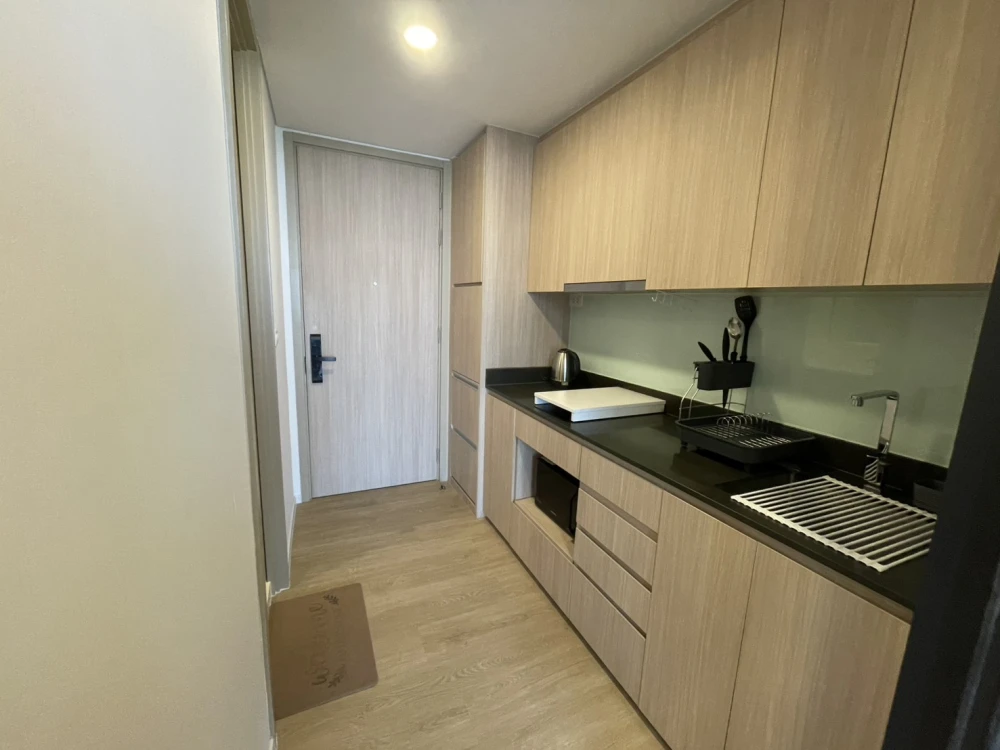 For sale, for rent, Condo Landmark at MRT Station, nice room, good usable space, you must hurry to reserve.