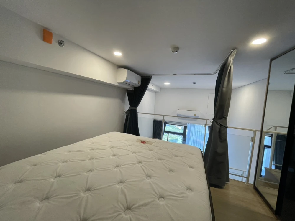 For sale, for rent, Condo Landmark at MRT Station, nice room, good usable space, you must hurry to reserve.