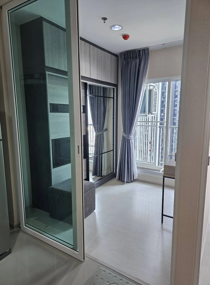 Sale or rent Condo Aspire Erawan, well-separated rooms, reasonable price, everything you need in one place. Hurry and reserve.