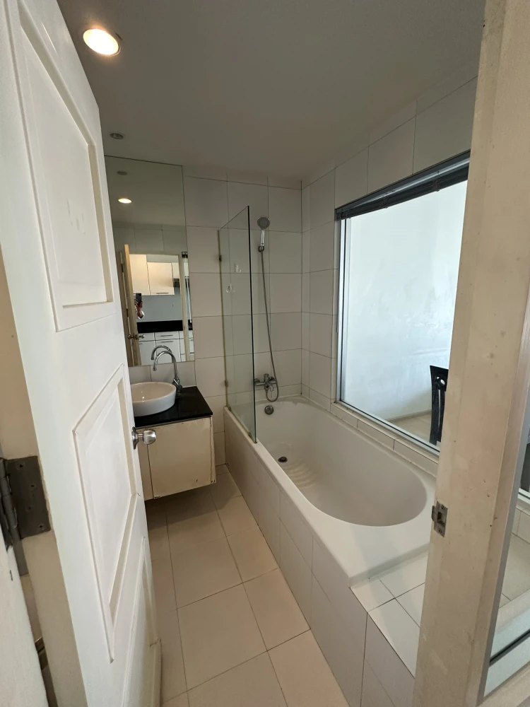Sell, rent, Noble Light Condo, fully furnished, ready to move in, can't reserve anymore !!