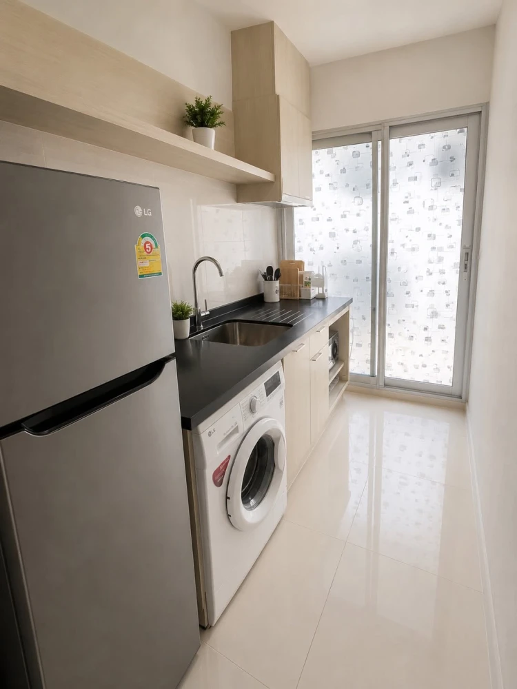 For sale or rent: Condo in the heart of the city, near BTS Chong Nonsi, at Rhythm Sathorn-Narathiwat. Spacious and comfortable rooms. Book now!
