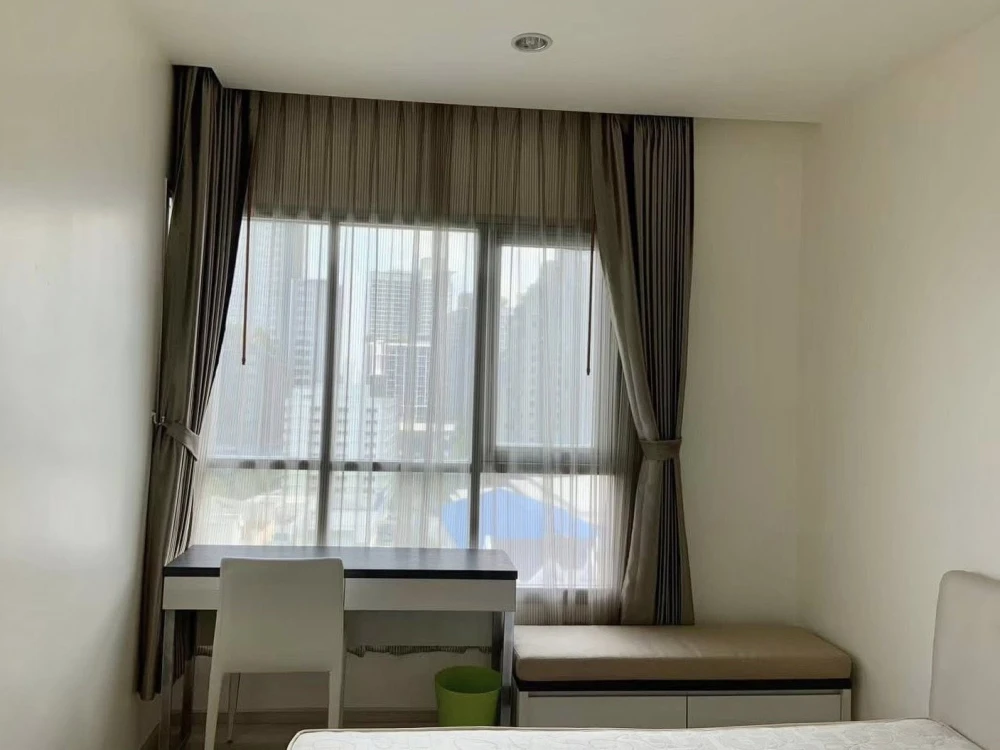 Sell for rent!! Condo Life Ratchadapisek, 11th floor, the room is divided into proportions. Nice leather sofa. Hurry up to reserve now!!
