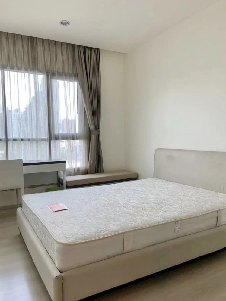 Sell for rent!! Condo Life Ratchadapisek, 11th floor, the room is divided into proportions. Nice leather sofa. Hurry up to reserve now!!