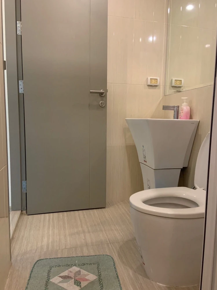 Sell for rent!! Condo Life Ratchadapisek, 11th floor, the room is divided into proportions. Nice leather sofa. Hurry up to reserve now!!