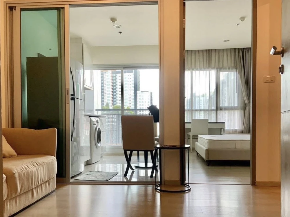 Sell for rent!! Condo Life Ratchadapisek, 11th floor, the room is divided into proportions. Nice leather sofa. Hurry up to reserve now!!