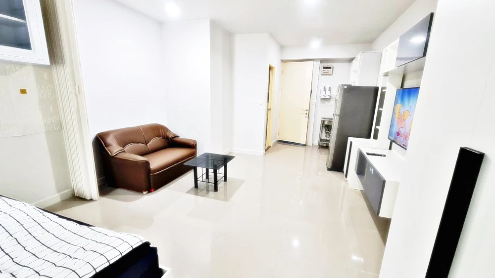 For sale or rent!! Iris Avenue On Nut - Wongwaen Condo, 5th floor, garden view, beautiful room, fully furnished, ready to move in. Reserve now!!