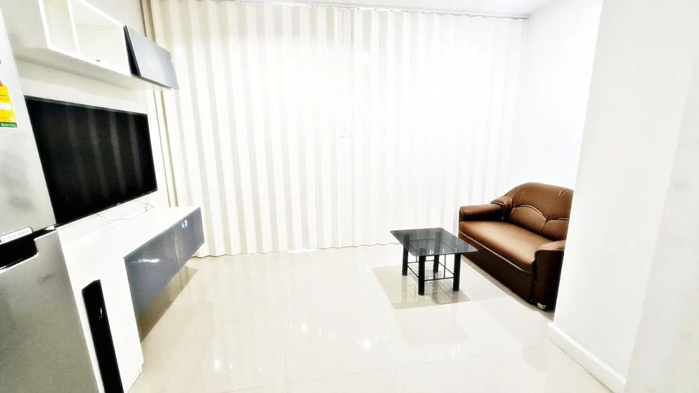 For sale or rent!! Iris Avenue On Nut - Wongwaen Condo, 5th floor, garden view, beautiful room, fully furnished, ready to move in. Reserve now!!